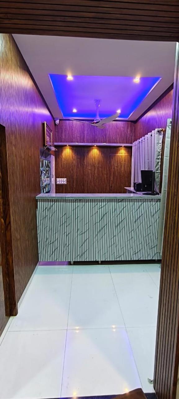 V R S Luxury Ac Hostel *