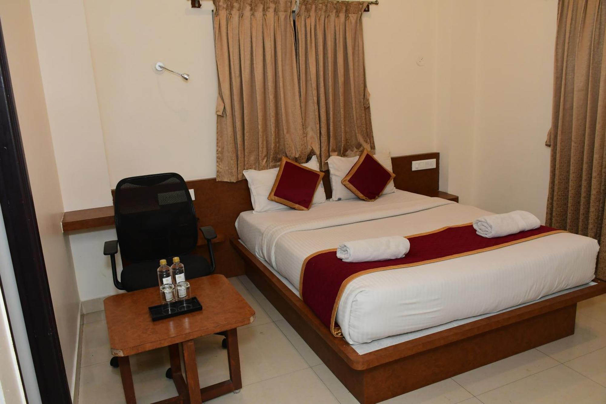 Sai Vihaar & Hotel *
