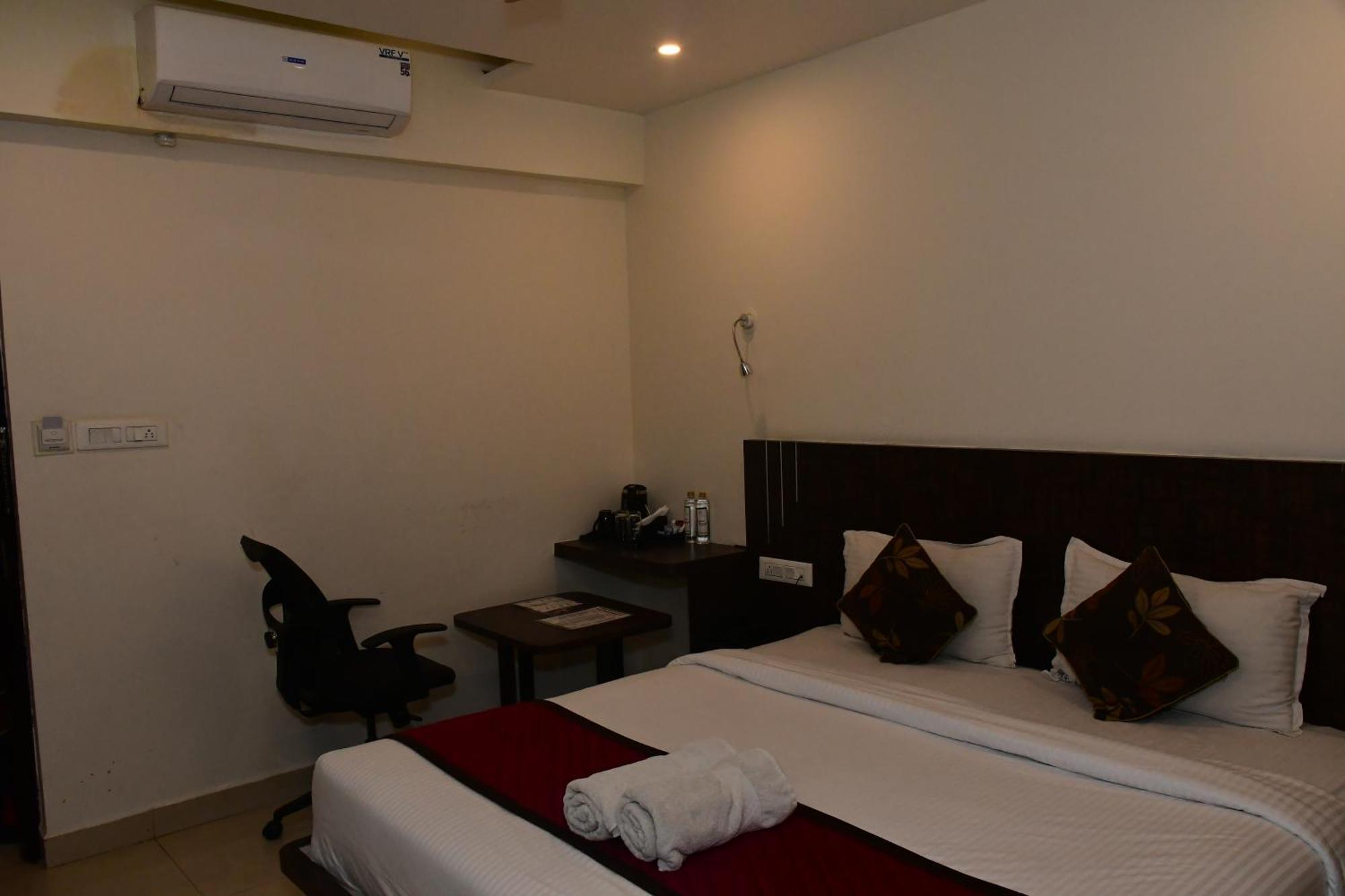 Hotel Sai Vihaar & *