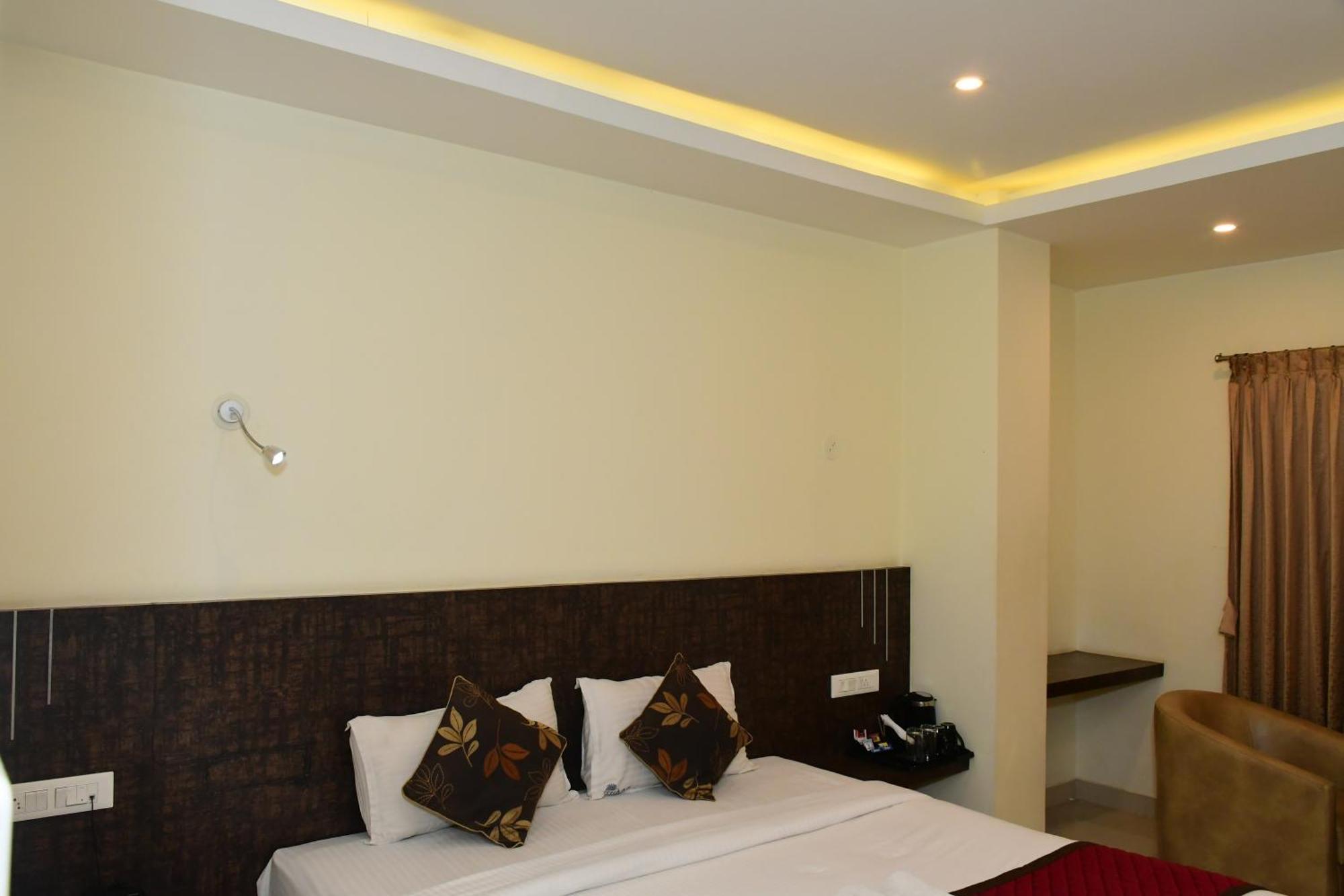 Hotel Sai Vihaar &