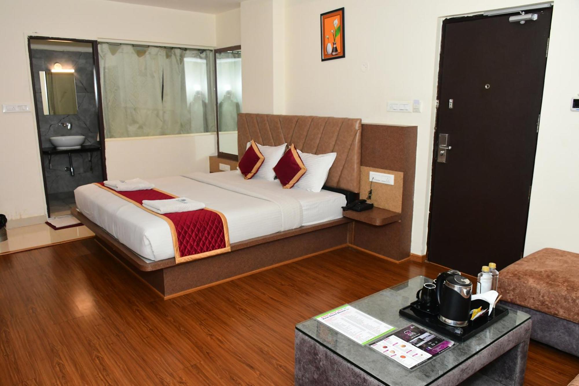 Sai Vihaar & Hotel *