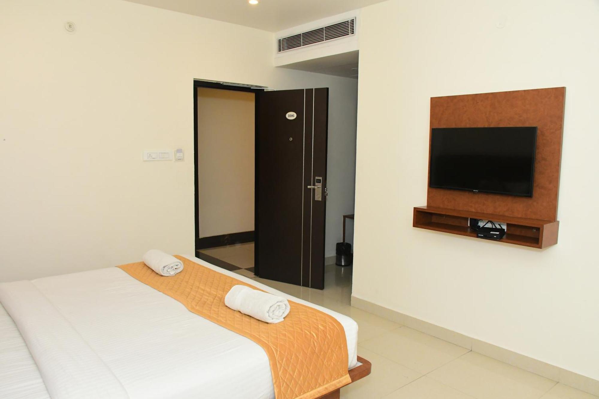Sai Vihaar & Hotel *