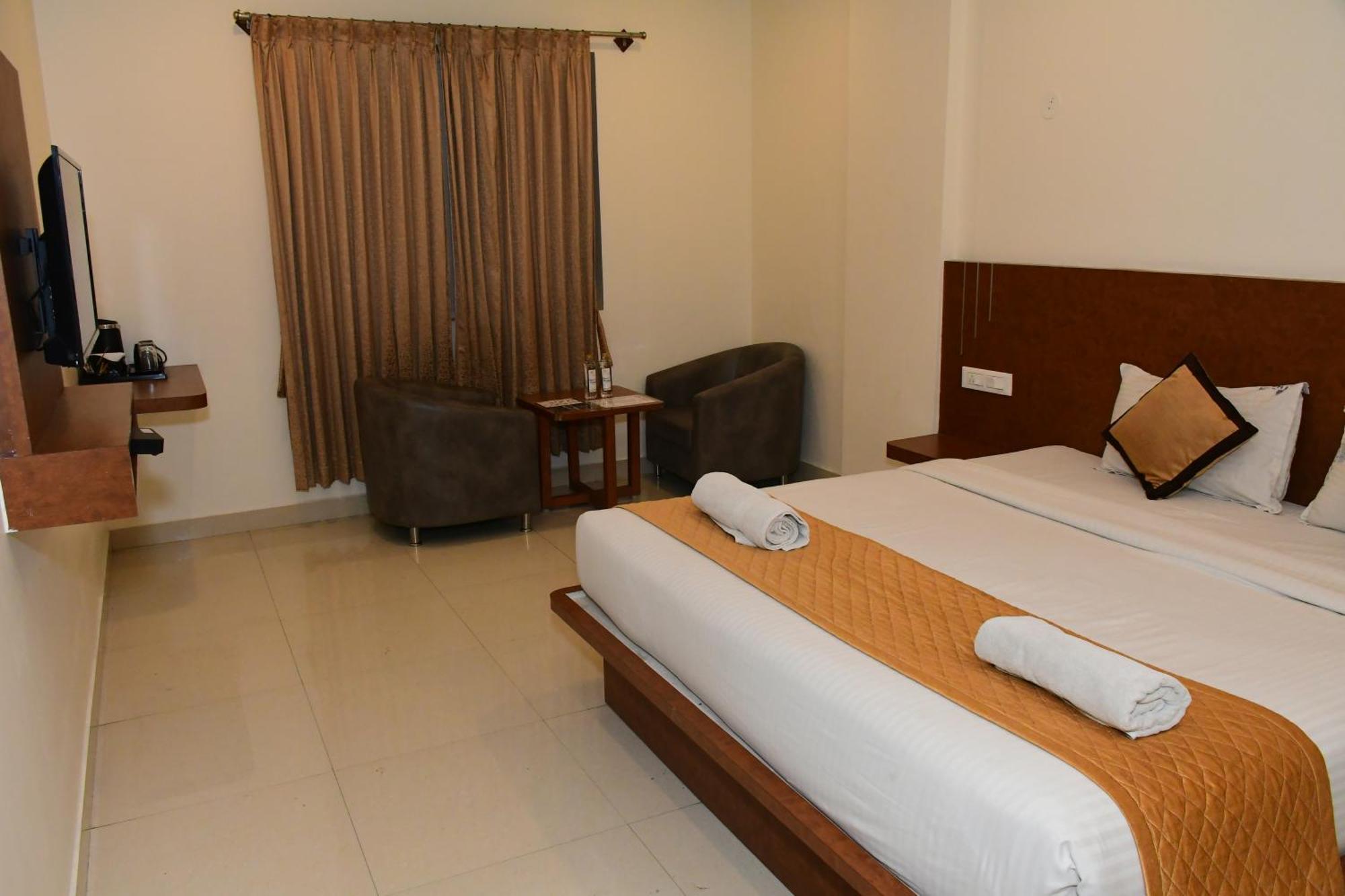Sai Vihaar & Hotel *