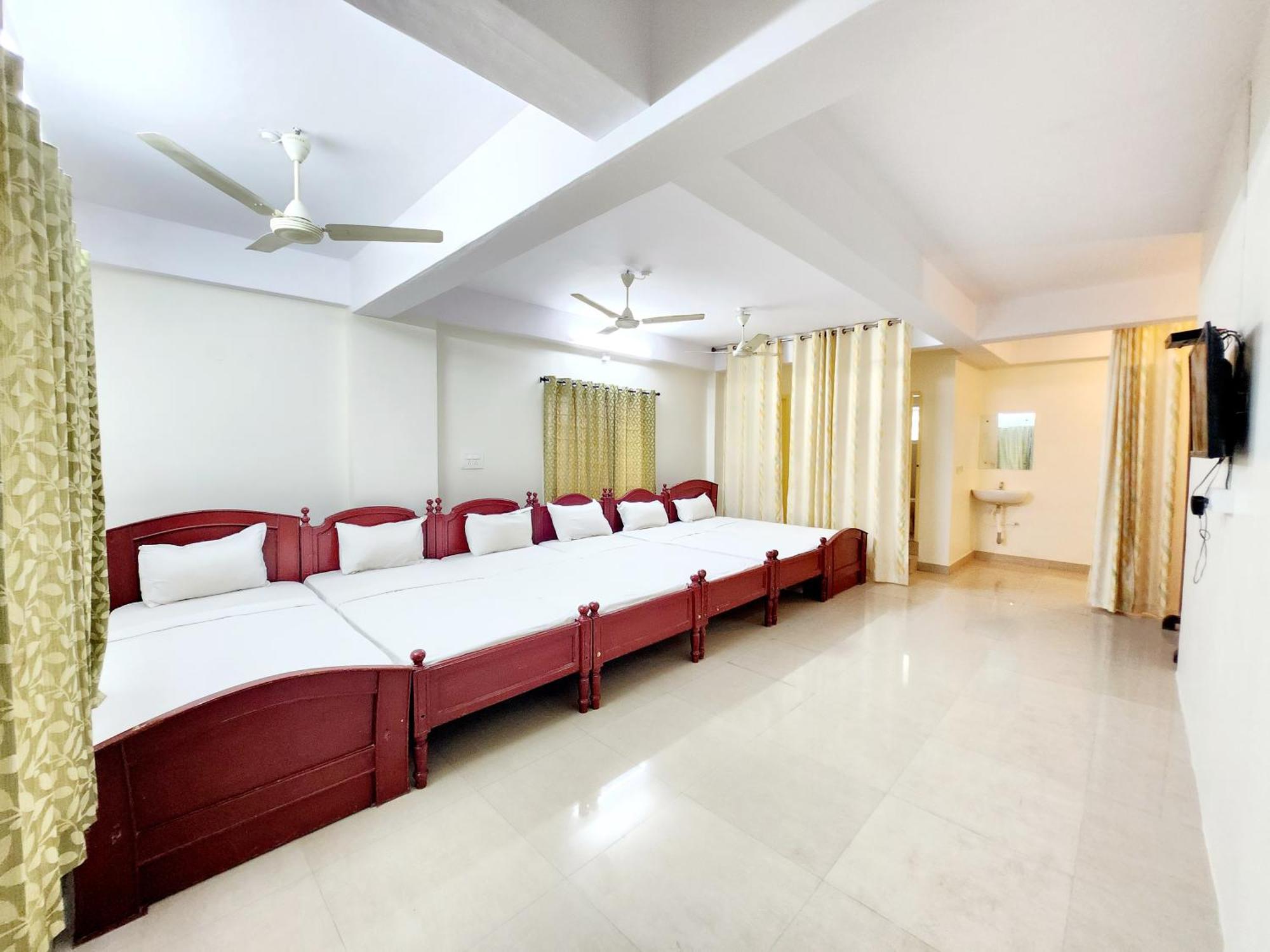 Bed & Breakfast Suvarna Residency 2*