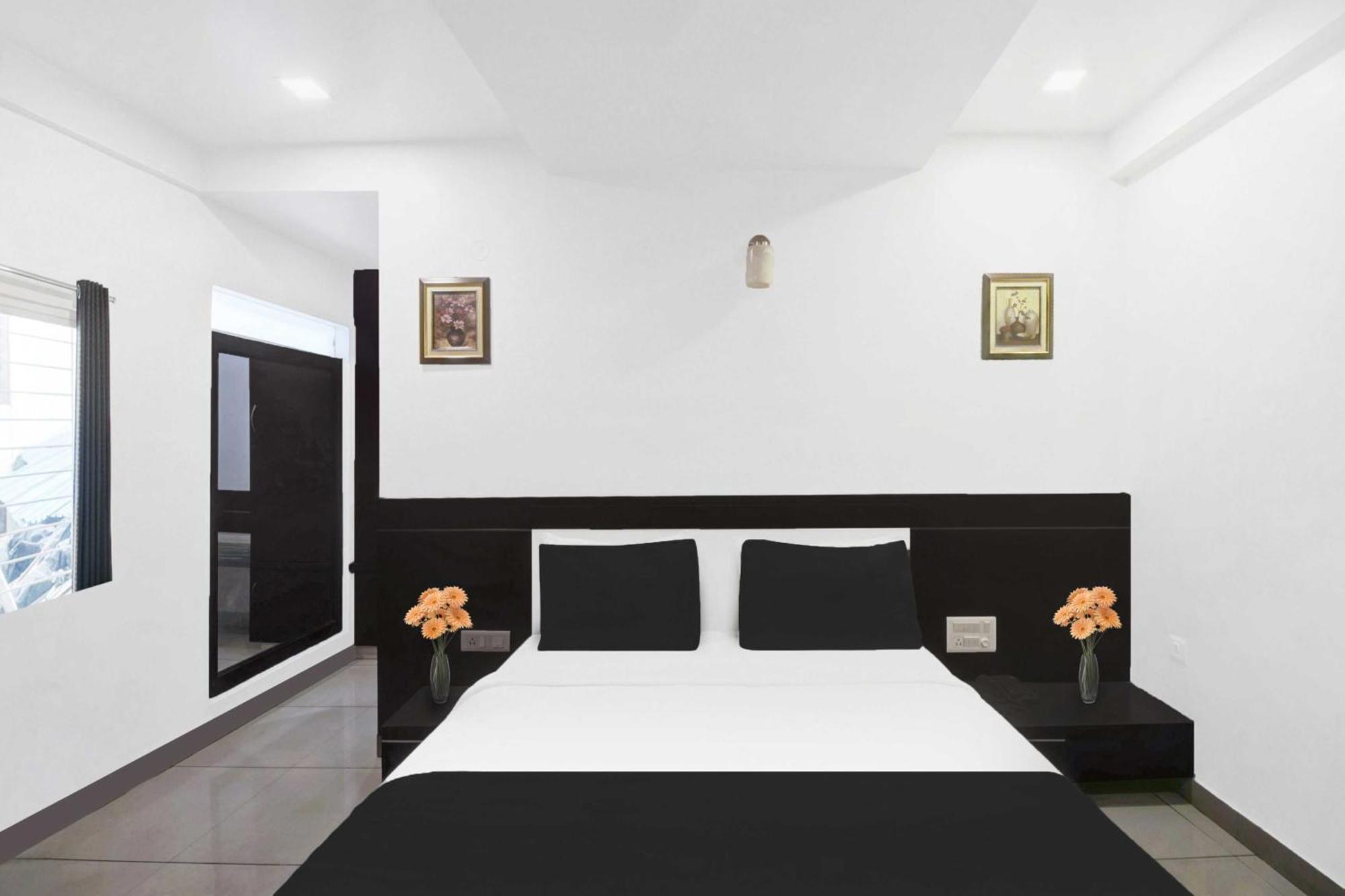 Hotel Townhouse Oak Center Palace Mysore