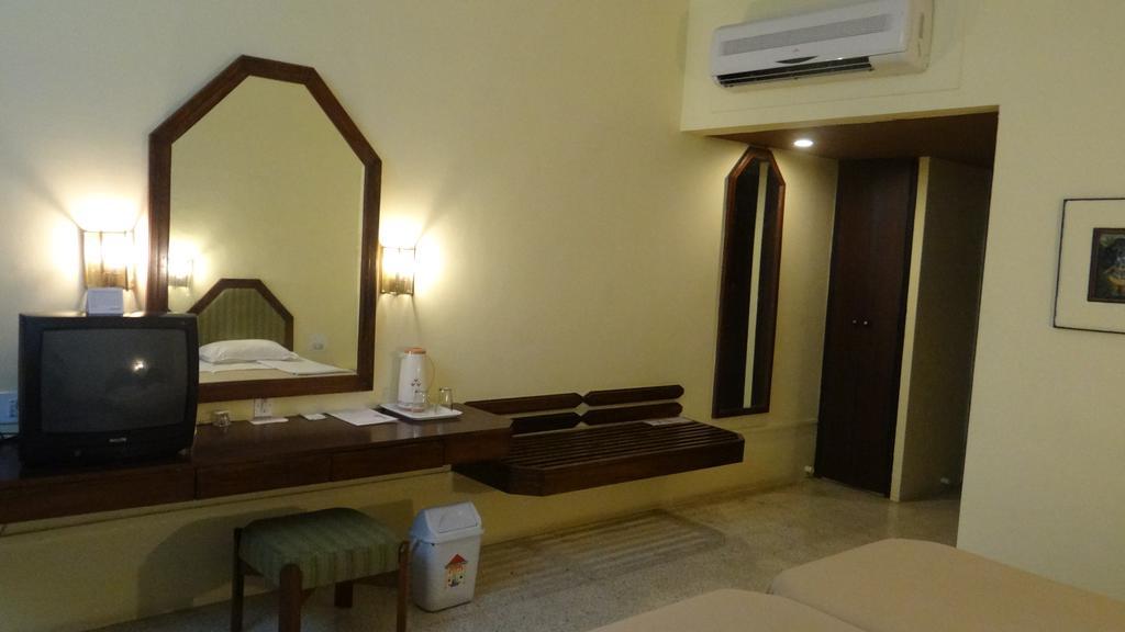 Hotel Paradise - Dasaprakash Group