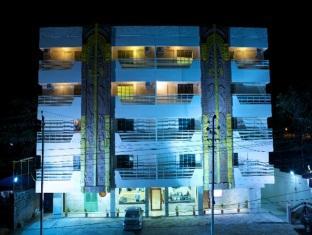 Treebo Komfort Suites, 3 Km From Palace 3*