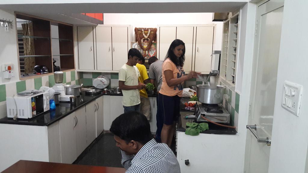 Lodge Hotel Queens Comfort Mysore *