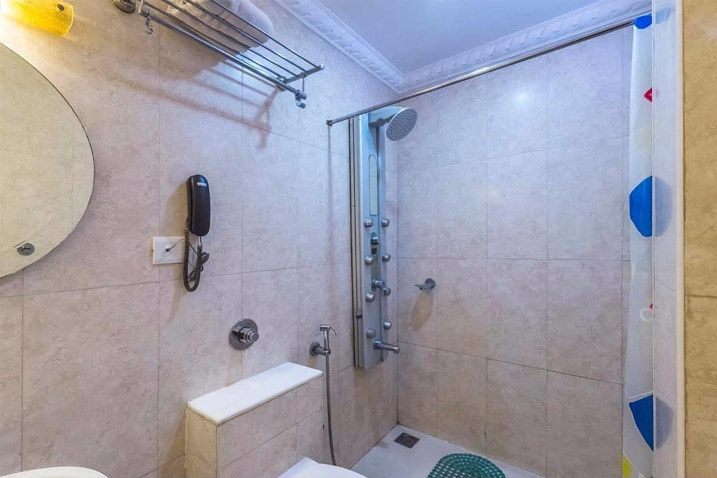 Treebo Komfort Suites, 3 Km From Palace Hotel 3*