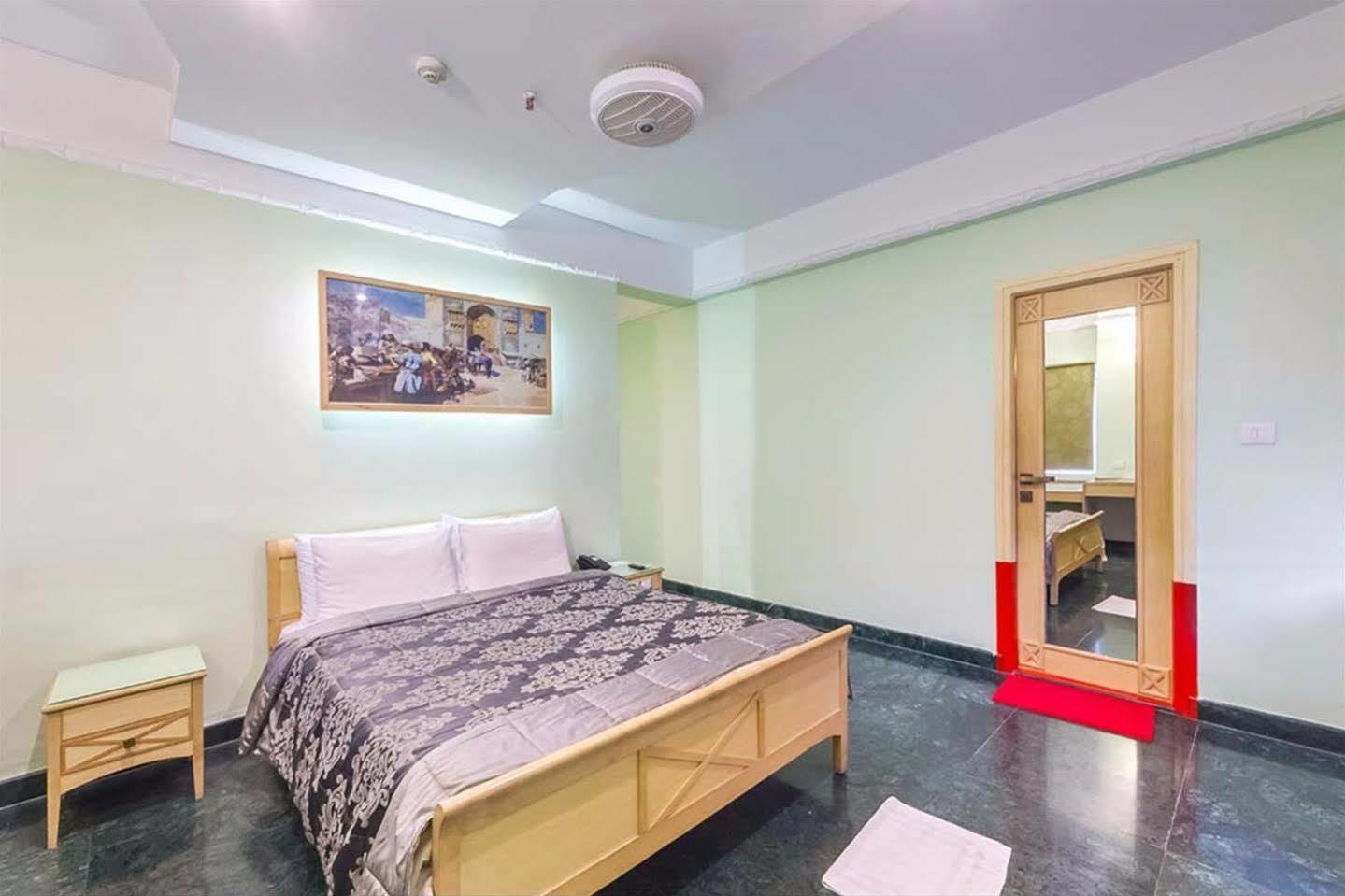 Hotel Treebo Komfort Suites, 3 Km From Palace Mysore