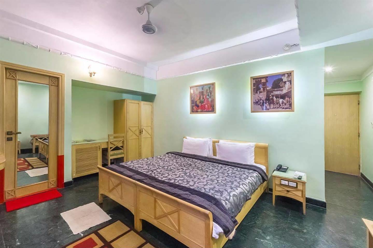 Hotel Treebo Komfort Suites, 3 Km From Palace Mysore
