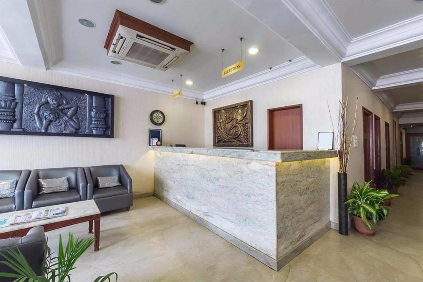 Hotel Treebo Komfort Suites, 3 Km From Palace