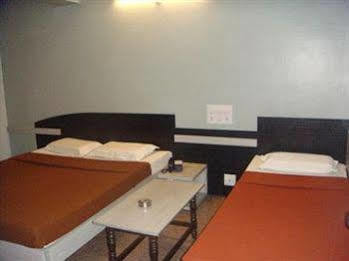 Mannars Residency Lodge *