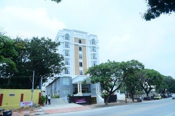 Regenta Herald Hotel