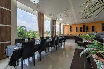 Hotel Treebo Three Leaves 3*