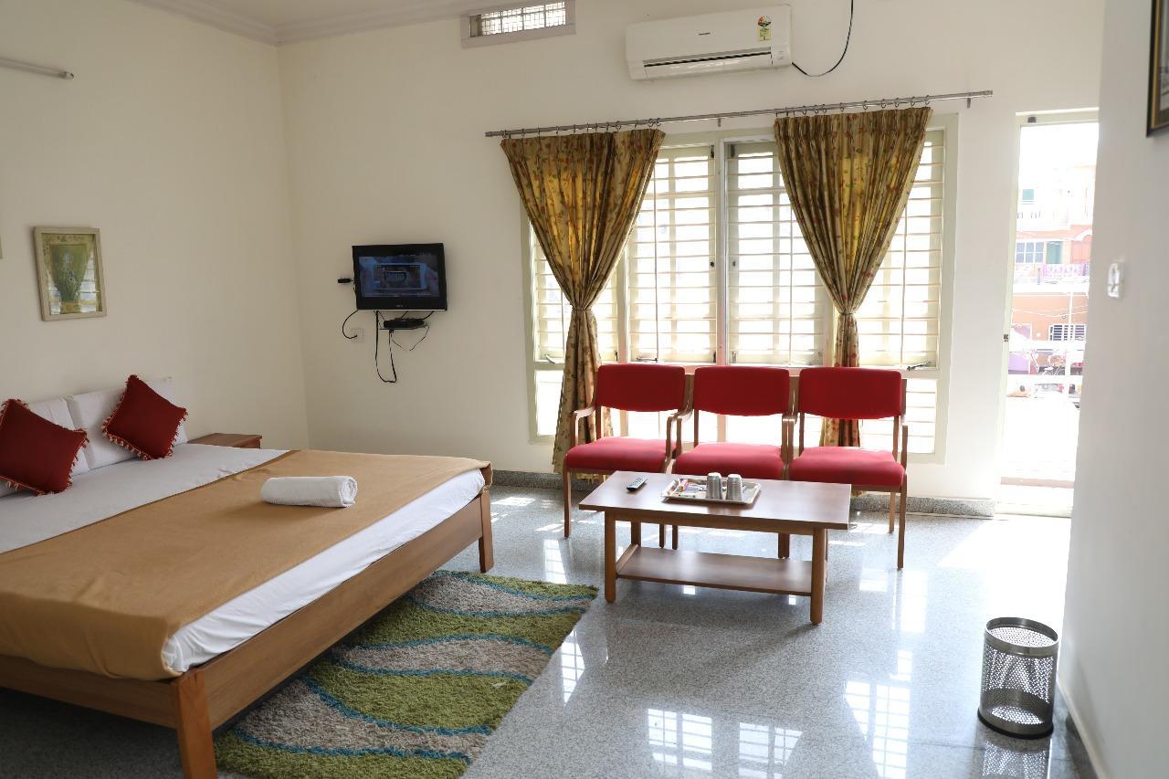 Lodge Hotel Queens Comfort Mysore *