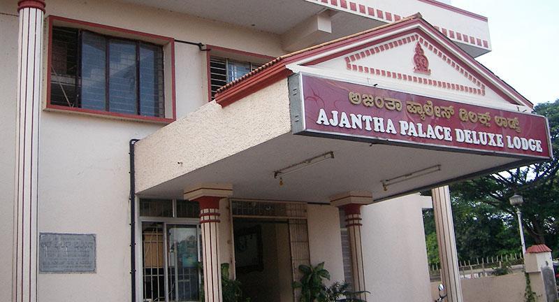 Hotel Ajantha Palace 2*