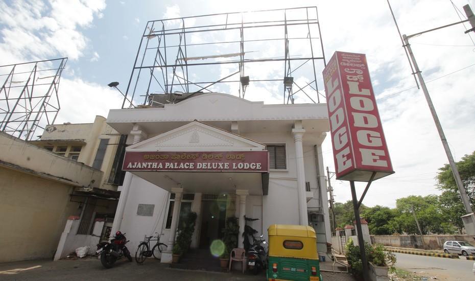 Ajantha Palace Hotel 2*