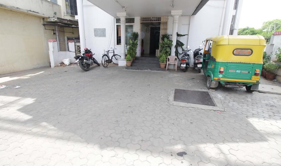 Ajantha Palace Hotel 2*
