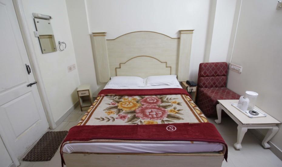 Ajantha Palace Hotel 2*