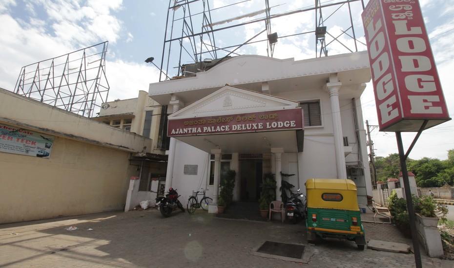 Ajantha Palace Hotel 2*
