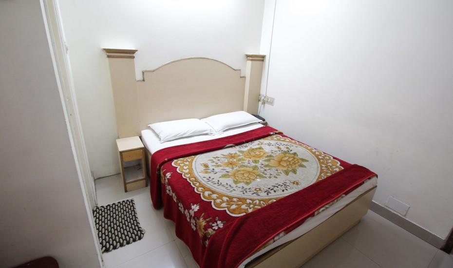Ajantha Palace Hotel 2*