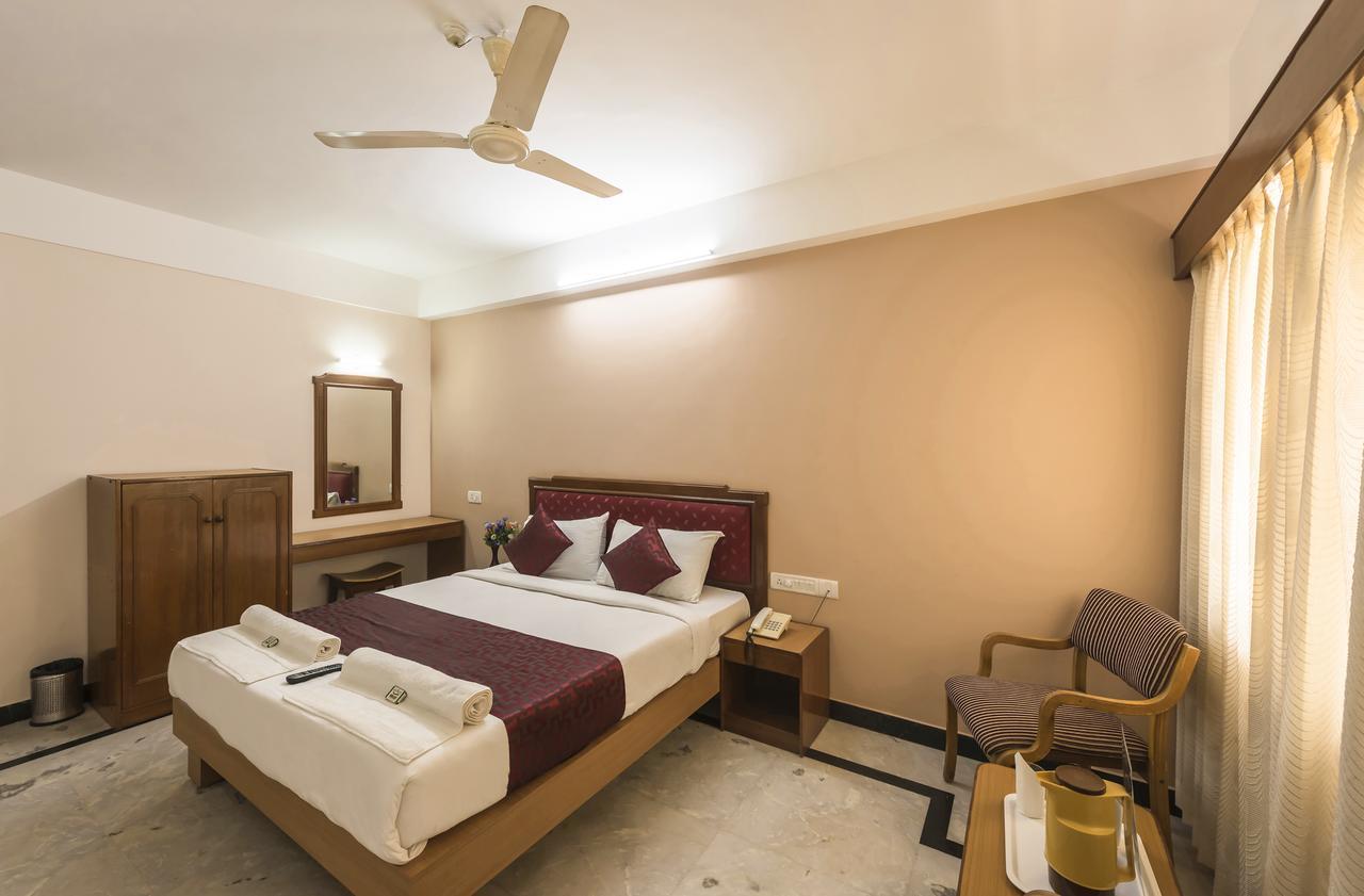 Chandra Palace Lodge *