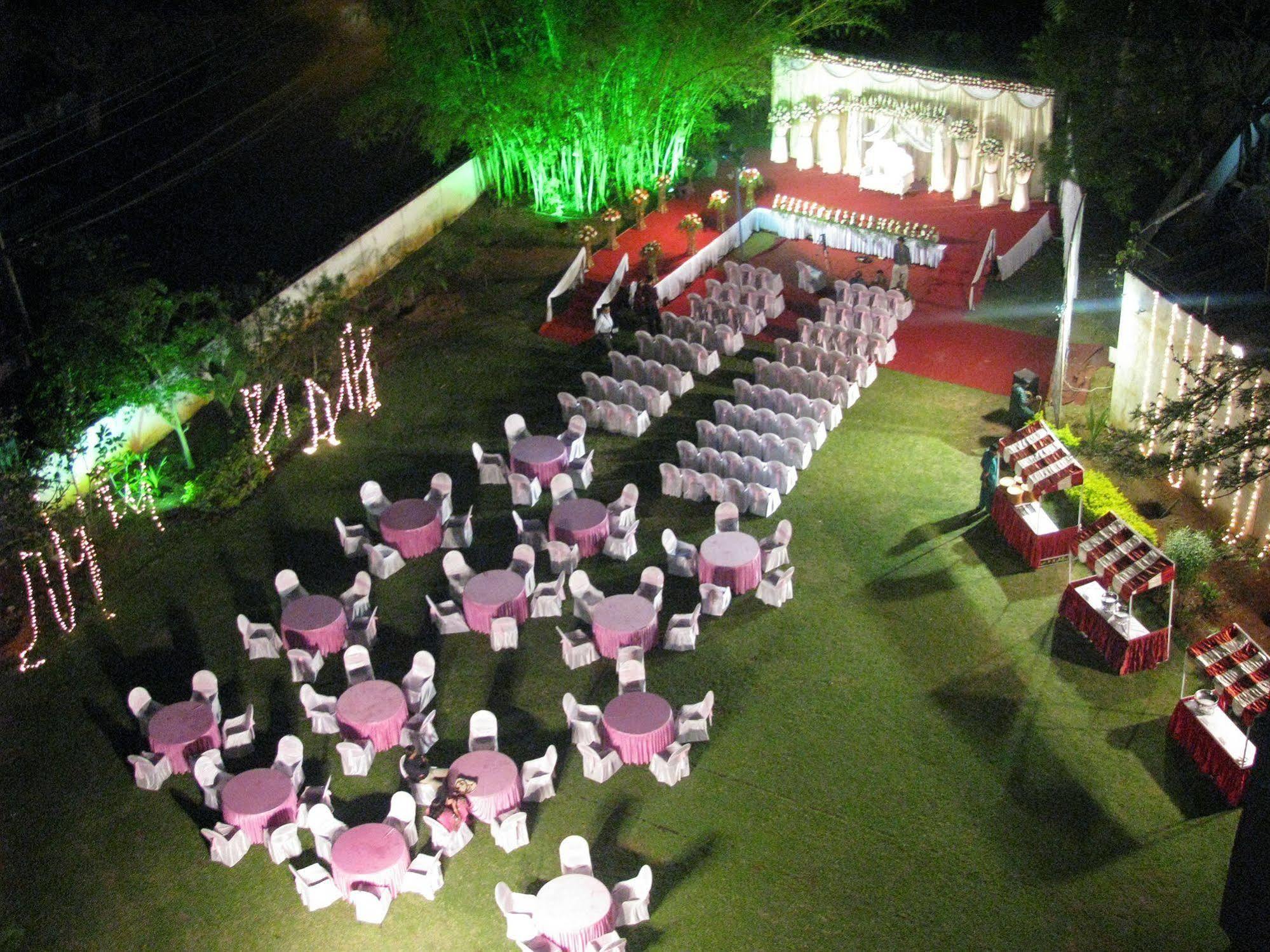 Hotel Paradise - Dasaprakash Group 3*