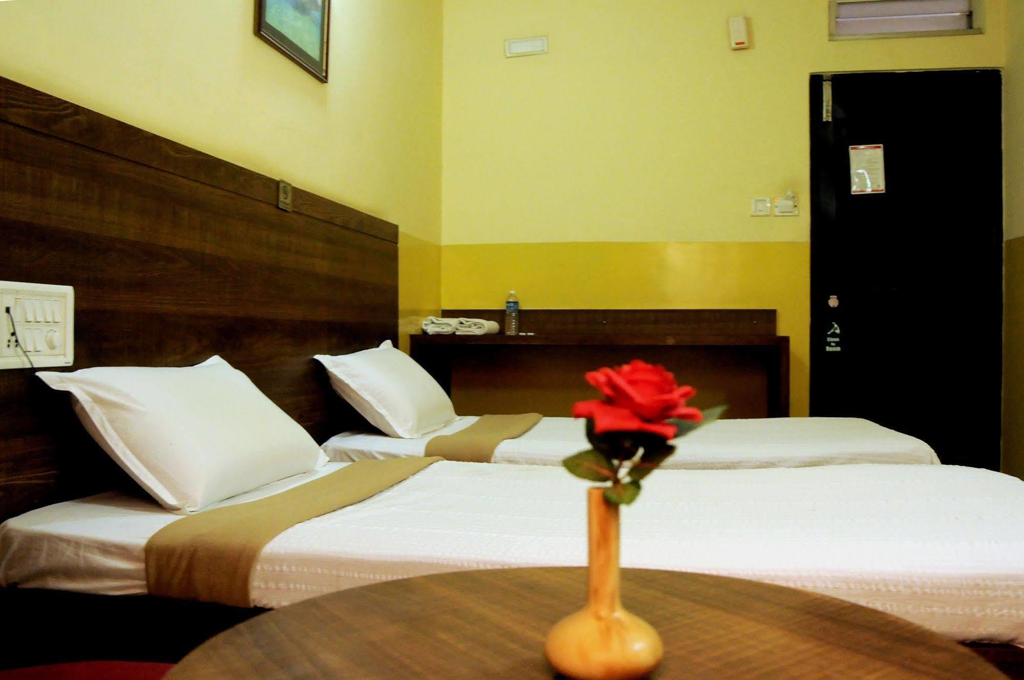 Bed & Breakfast Suvarna Residency 2*