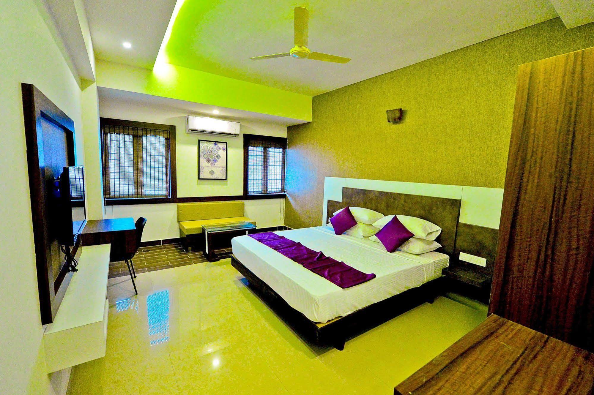Qik @ S.k. Continental Hotel