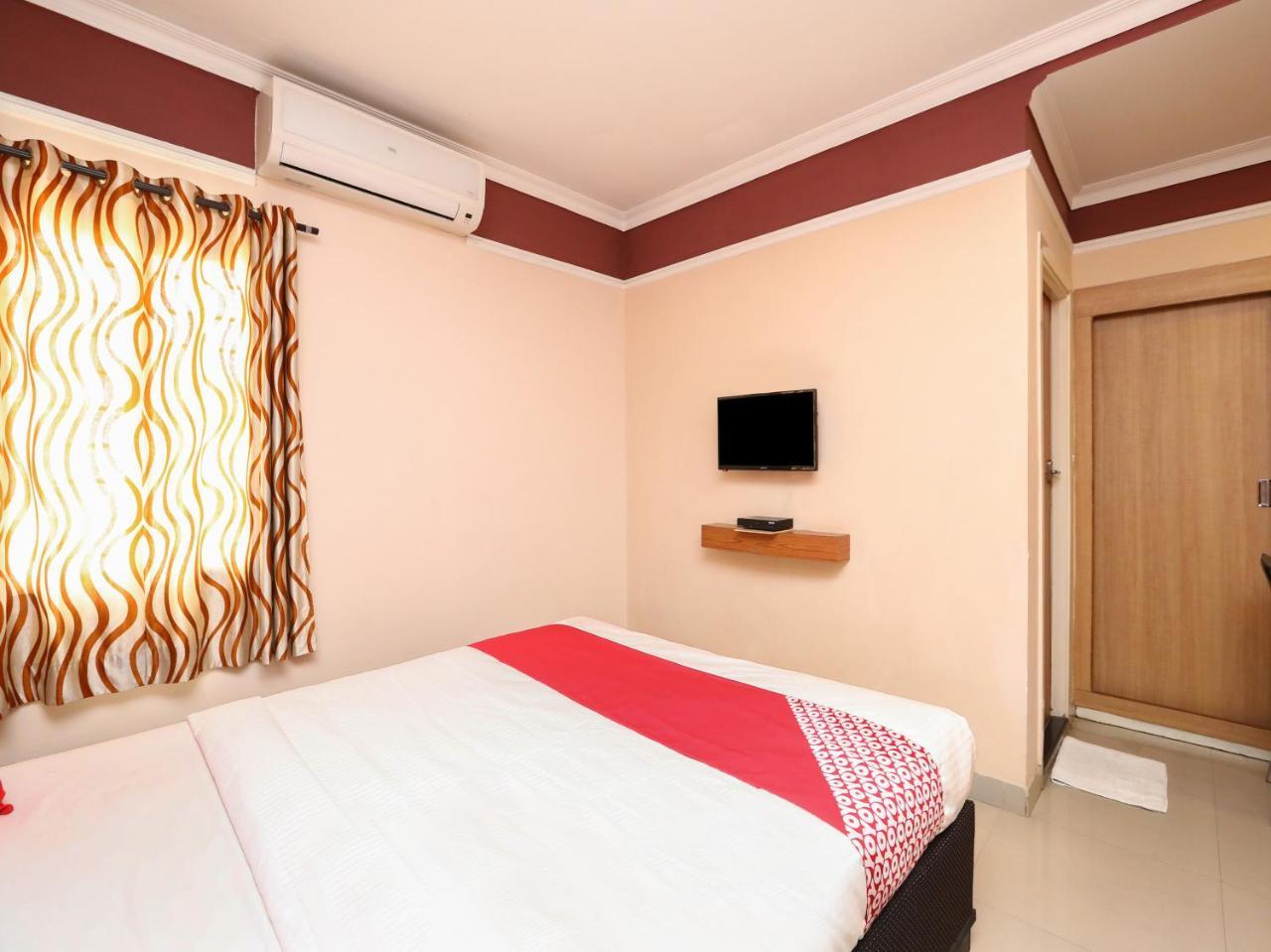 Oyo 18968 R R International Hotel 3*