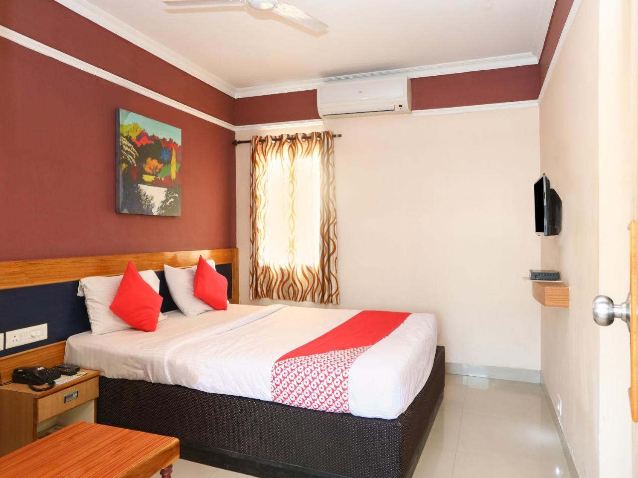 Hotel Oyo 18968 R R International Mysore