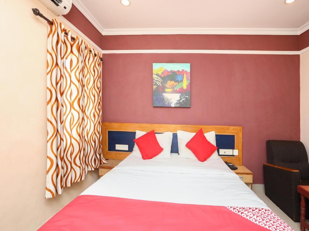 Oyo 18968 R R International 3* Mysore