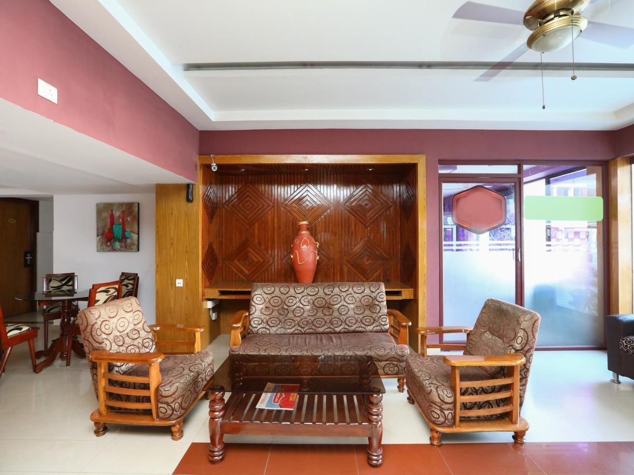 Hotel Oyo 18968 R R International 3*