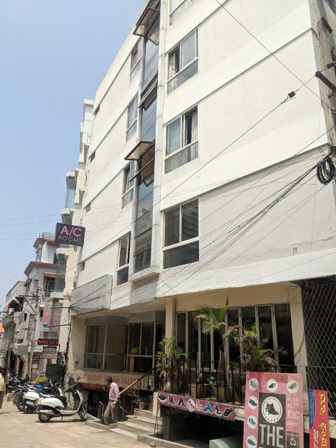 Hotel Aashraya *