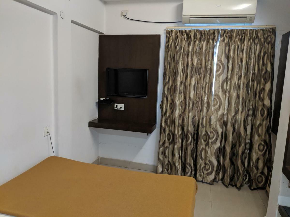 Aashraya Hotel *