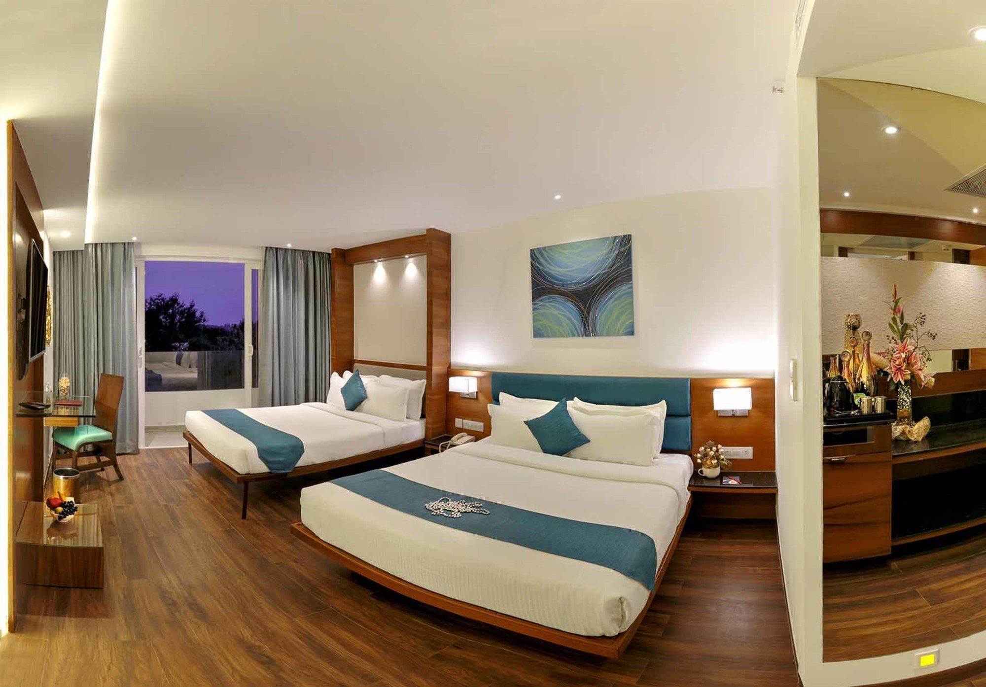 Roopa Elite Hotel 4*
