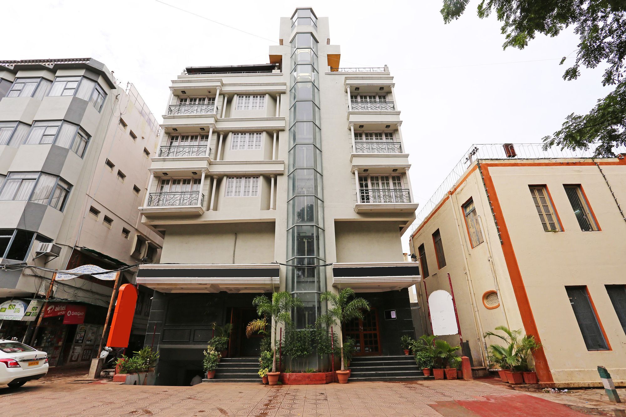 Hotel Oyo 9396 Maurya Residency Mysore