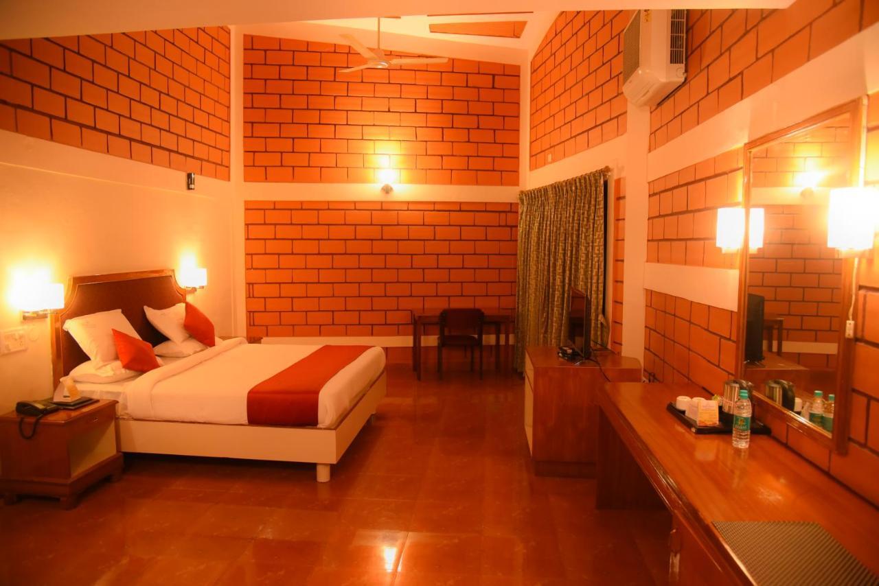 Grand Maurya And Hotel