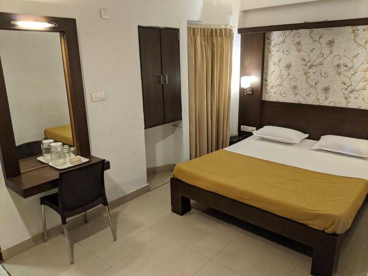 Aashraya Hotel *