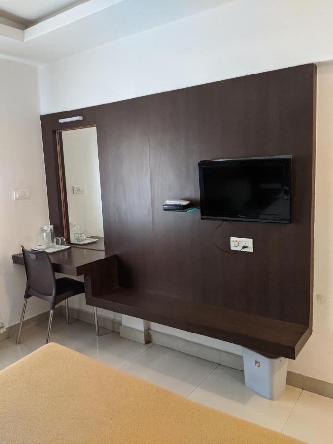 Aashraya Hotel