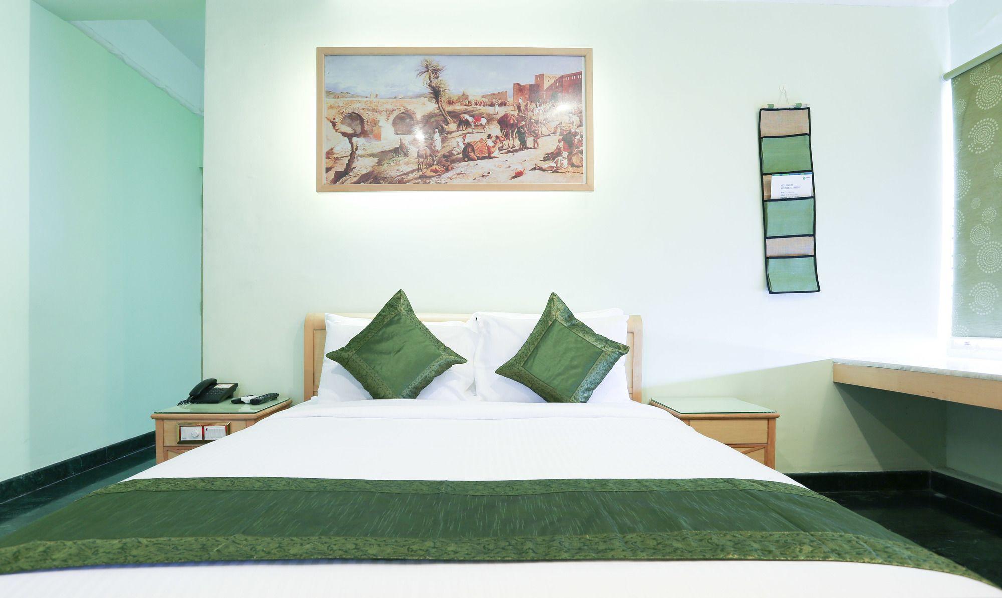 Treebo Komfort Suites, 3 Km From Palace Hotel 3*