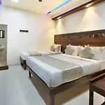 Mannars Deluxe Lodge