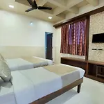 Mannars Deluxe Lodge