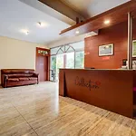 Oyo Flagship Hotel Kvc Holiday Inn