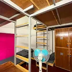 Rahees Bi Roambay - Backpacker Hostel