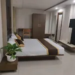 Happy Vibes Service Apartment 3Bhk Flat