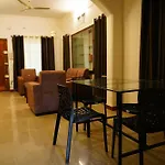 Meridian Rooms And Service Apartment