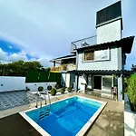 Sunshine Villa By Niranthara