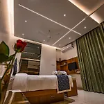 S R Spa Suites